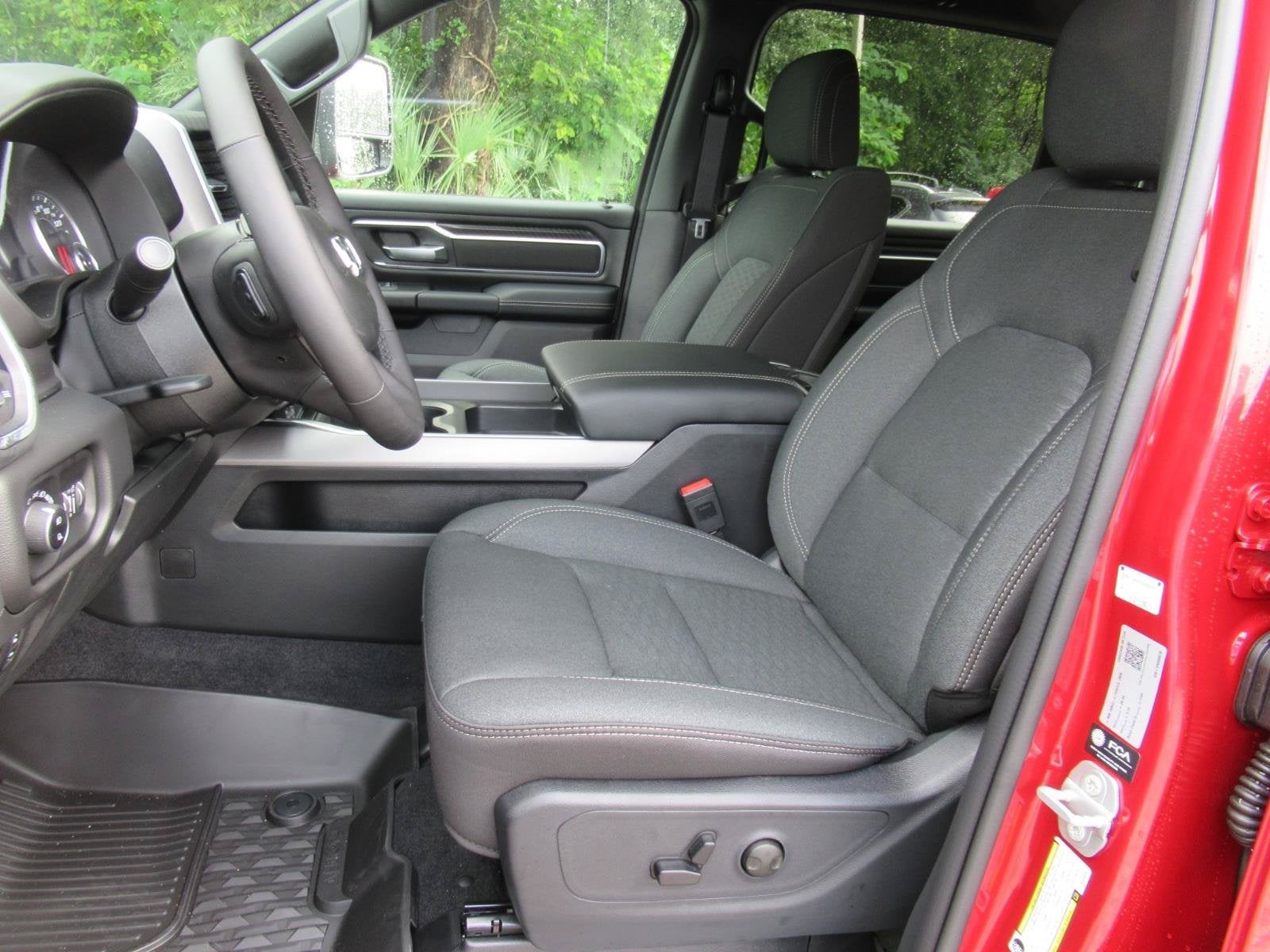 2027 RAM Ram 1500 RAM 1500 BIG HORN CREW CAB 4X4 5'7' BOX