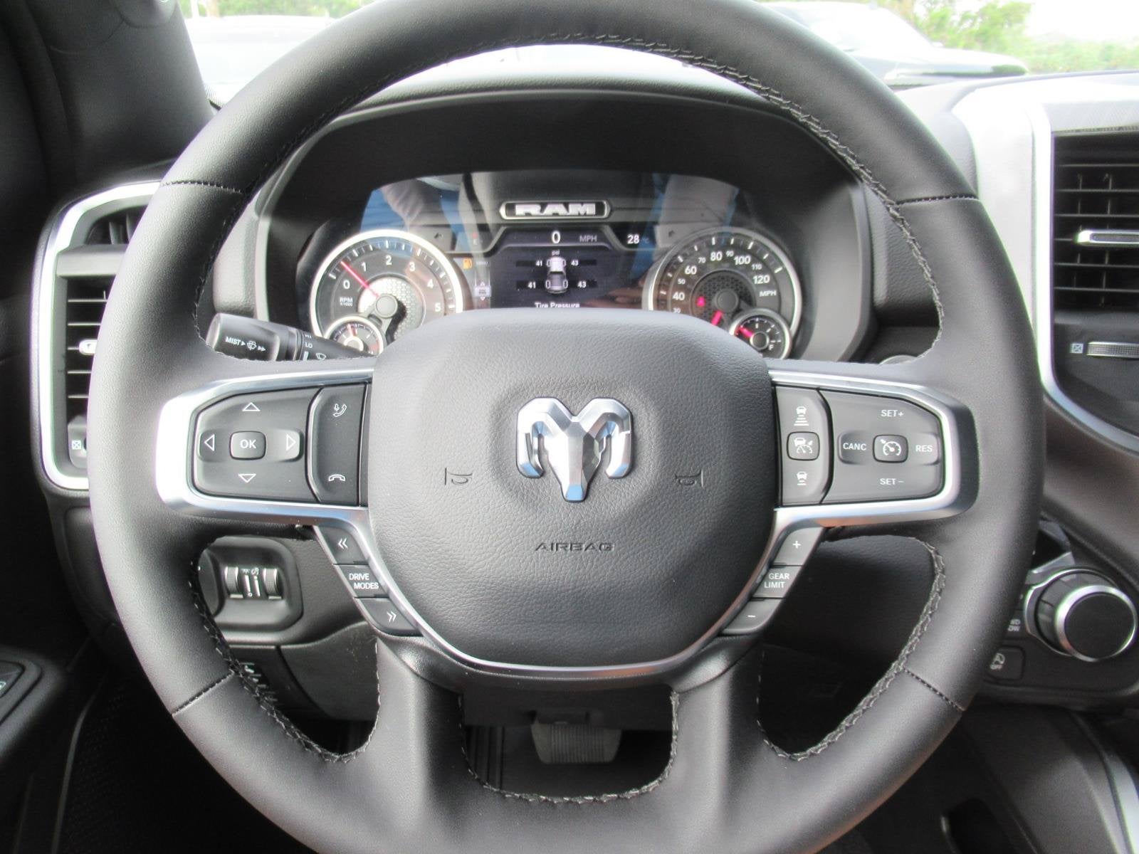 2027 RAM Ram 1500 RAM 1500 BIG HORN CREW CAB 4X4 5'7' BOX