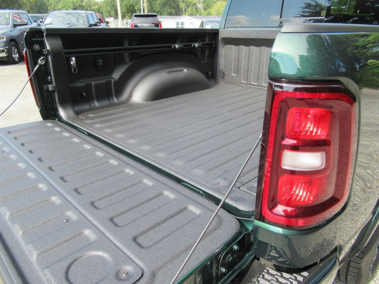 2027 RAM 1500 RAM 1500 BIG HORN CREW CAB 4X4 5'7' BOX