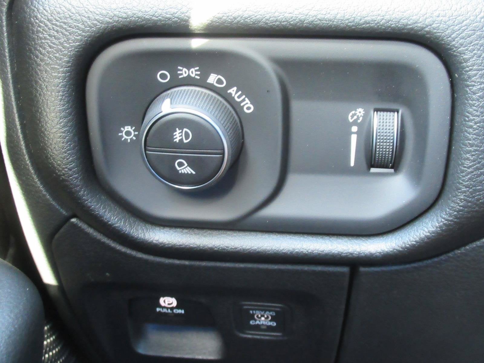 2027 RAM 1500 RAM 1500 WARLOCK CREW CAB 4X4 5'7' BOX