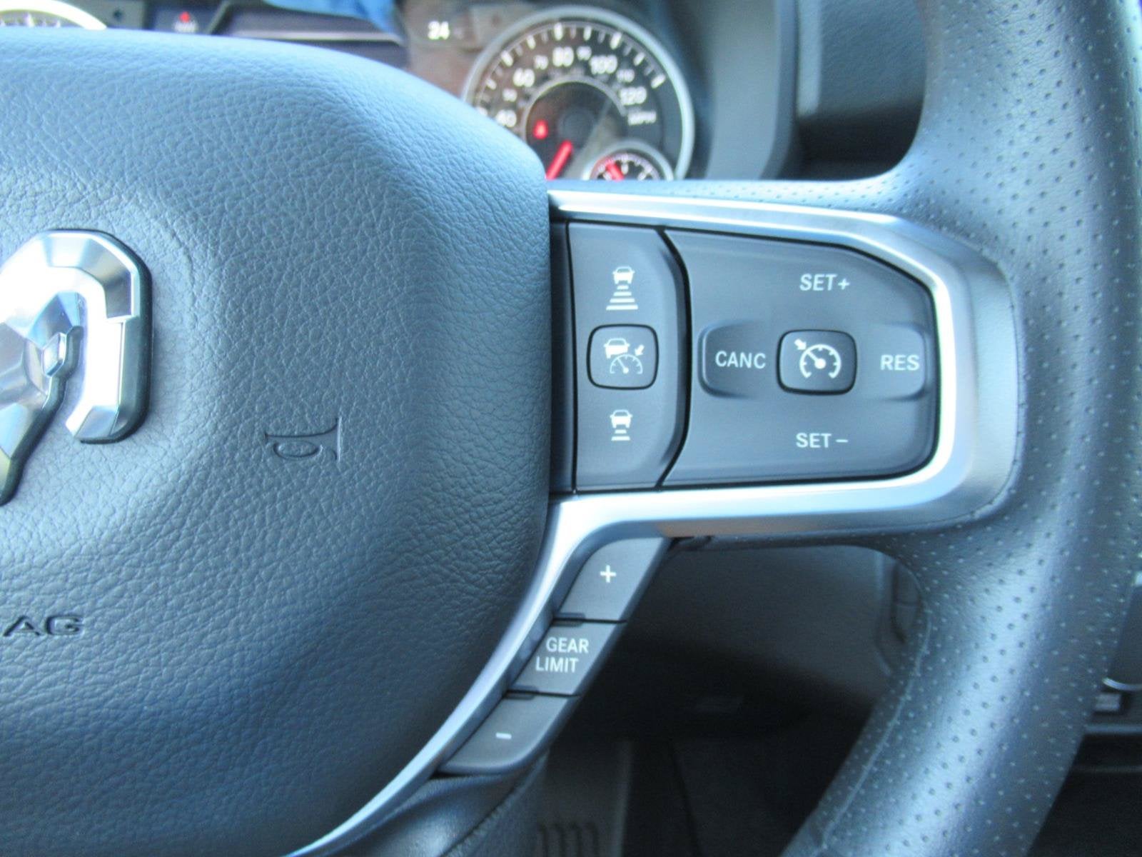 2027 RAM 1500 RAM 1500 WARLOCK CREW CAB 4X4 5'7' BOX