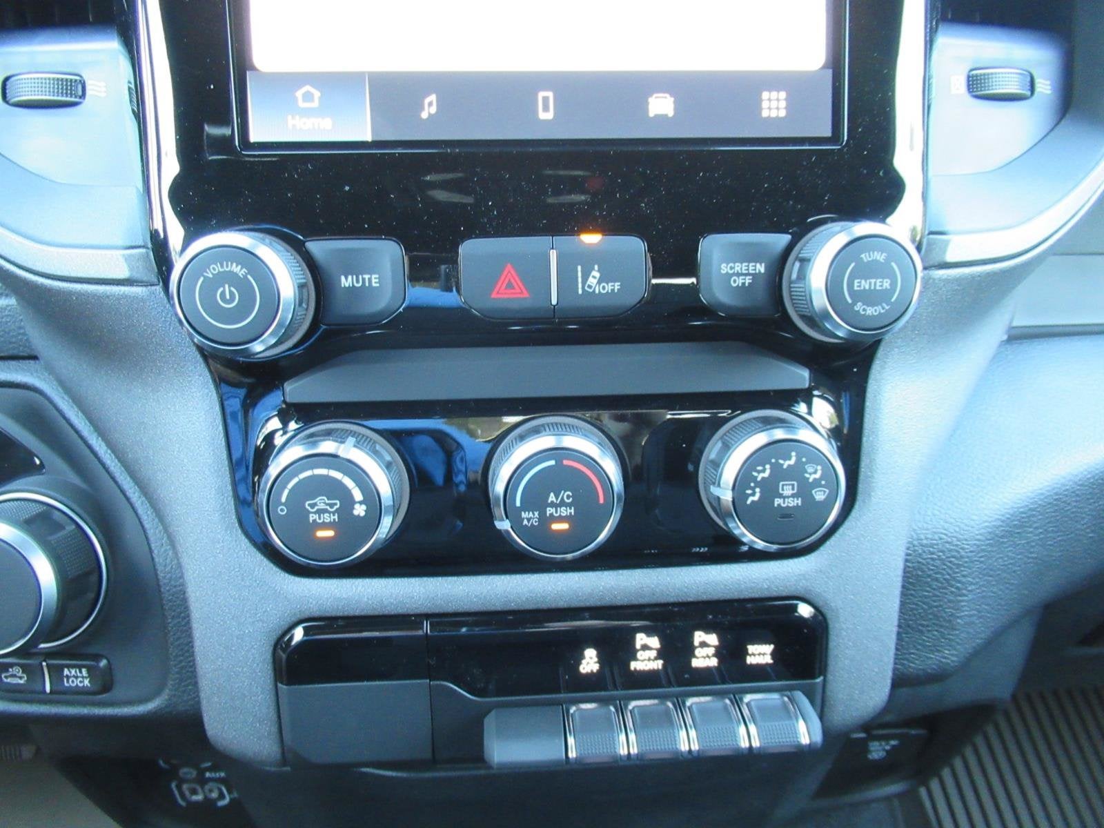 2027 RAM 1500 RAM 1500 WARLOCK CREW CAB 4X4 5'7' BOX