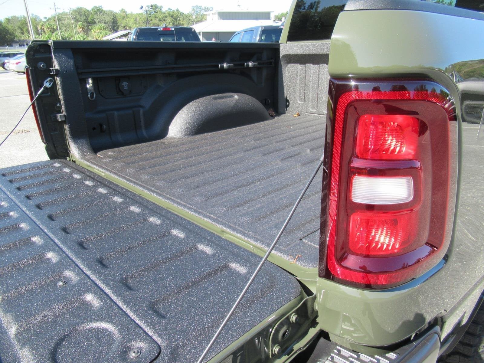 2027 RAM 1500 RAM 1500 WARLOCK CREW CAB 4X4 5'7' BOX