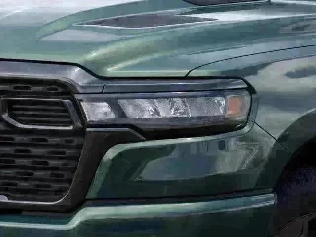 2026 RAM 1500 RAM 1500 EXPRESS CREW CAB 4X4 5'7' BOX