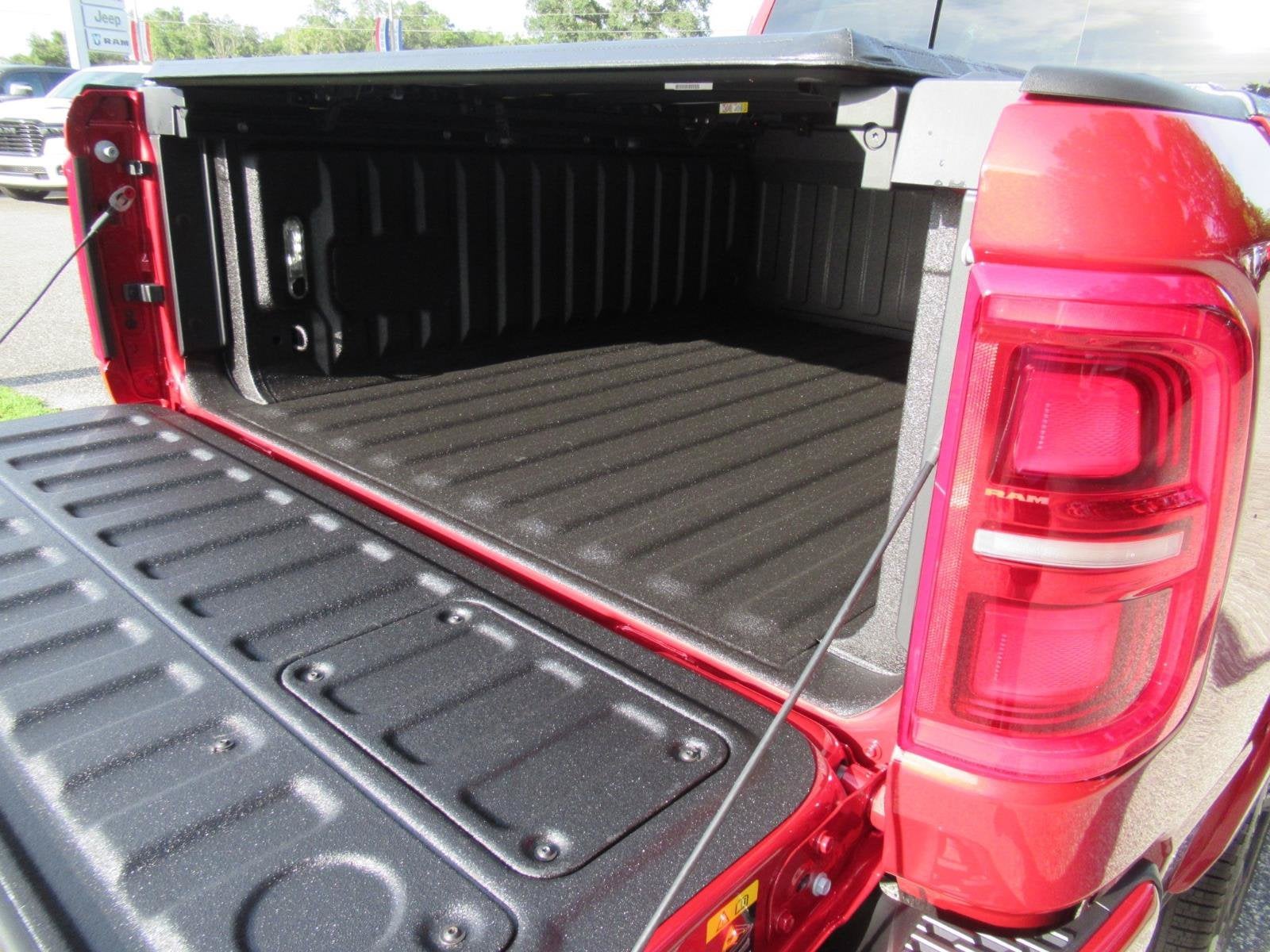 2027 RAM Ram 1500 RAM 1500 LIMITED CREW CAB 4X4 5'7' BOX