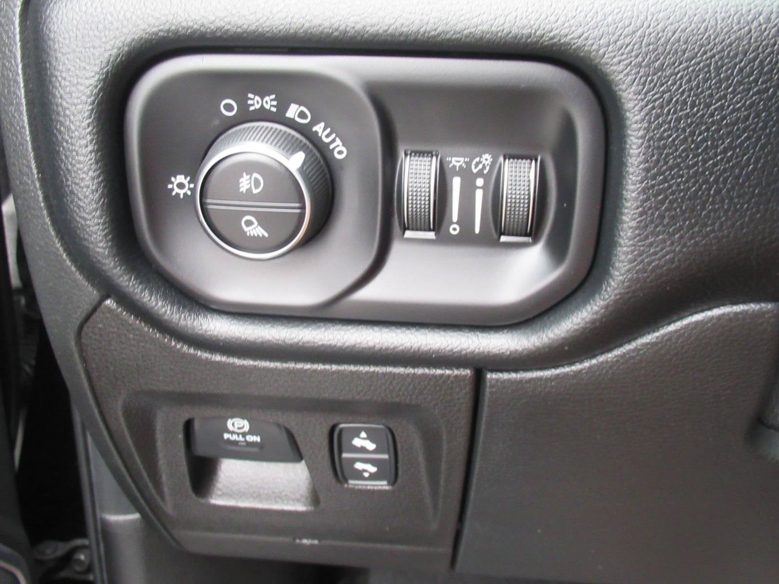 2021 RAM 1500 Laramie Crew Cab 4x4 5'7' Box