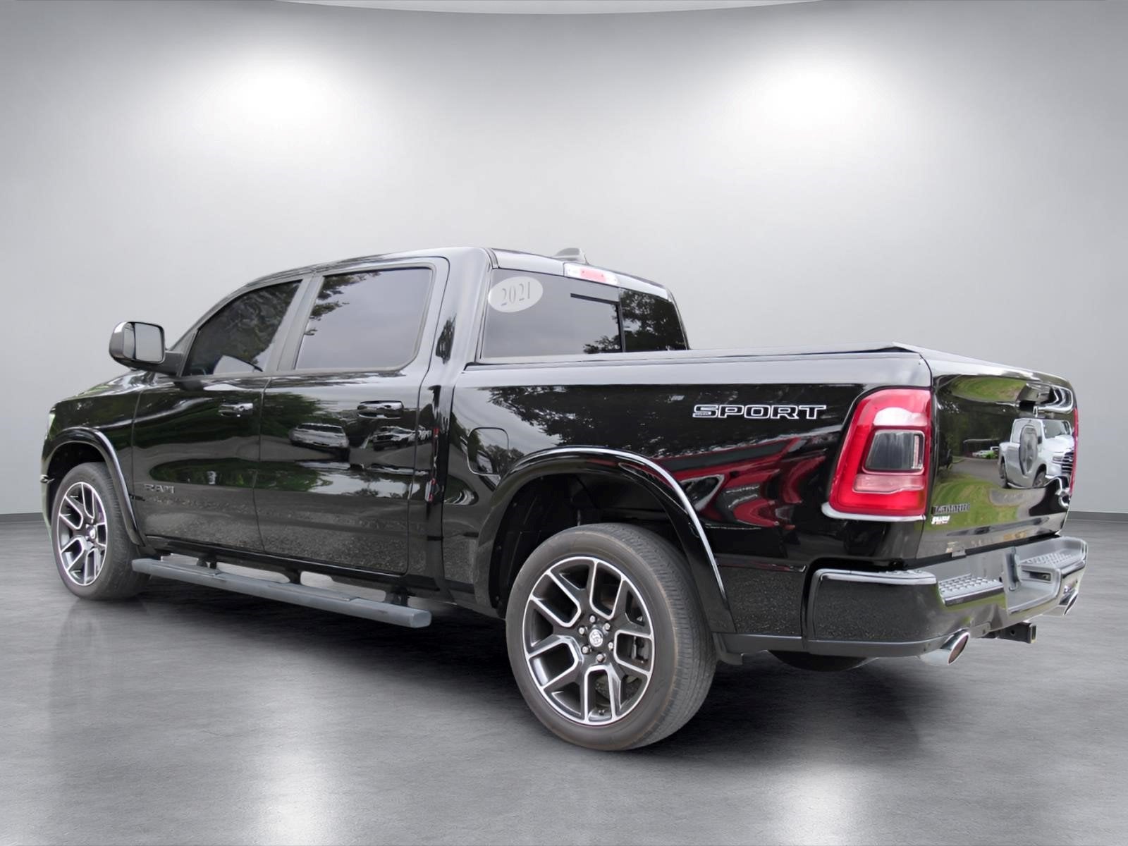 2021 RAM 1500 Laramie Crew Cab 4x4 5'7' Box