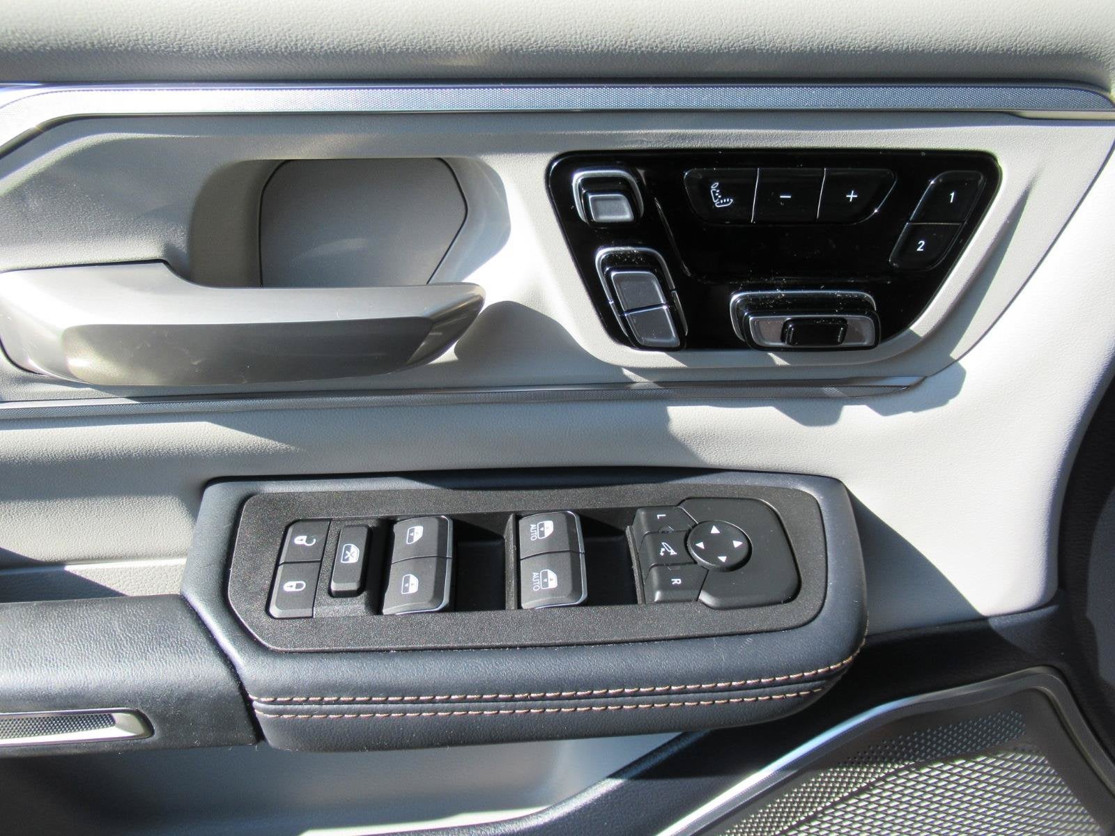 2025 RAM 1500 Tungsten Crew Cab 4x4 5'7' Box