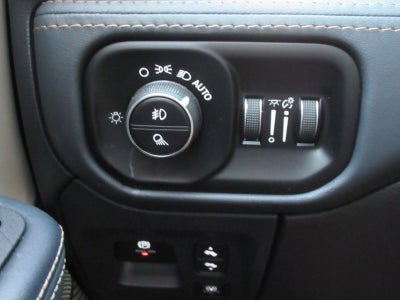2025 RAM 1500 Tungsten Crew Cab 4x4 5'7' Box