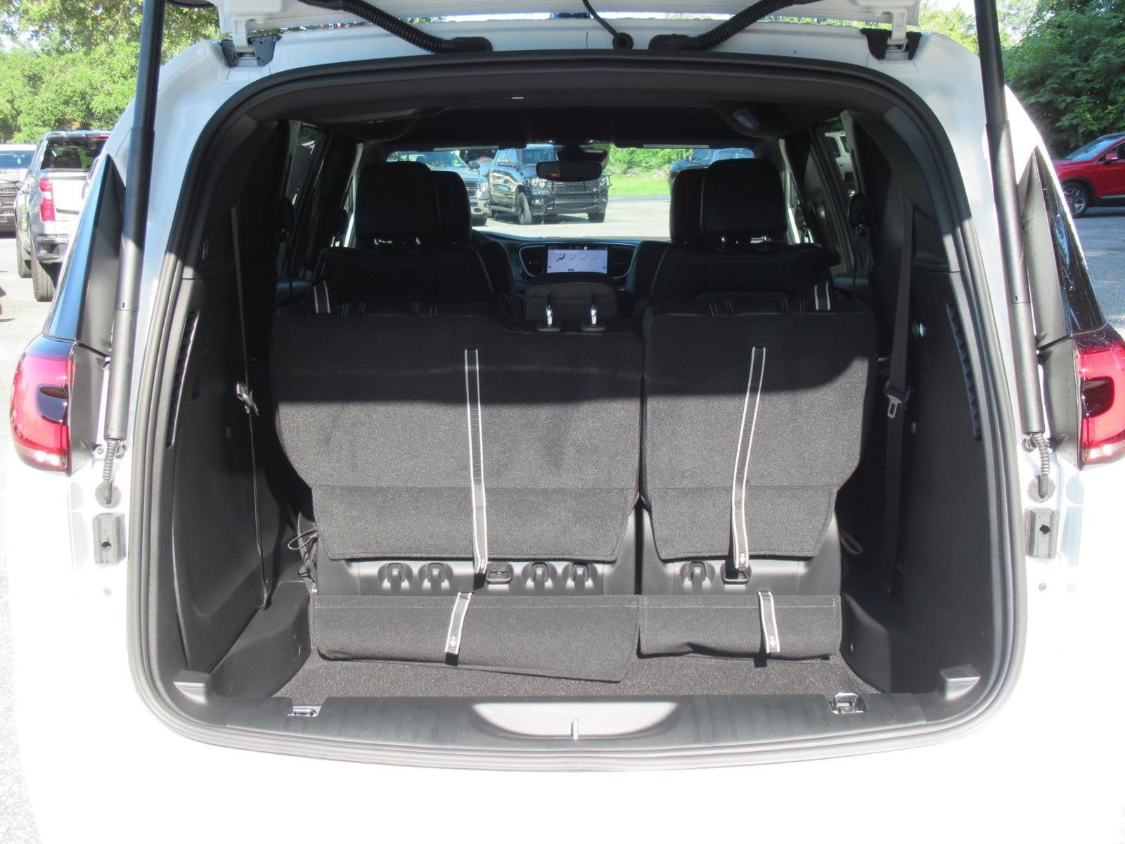 2027 Chrysler Pacifica PACIFICA SELECT