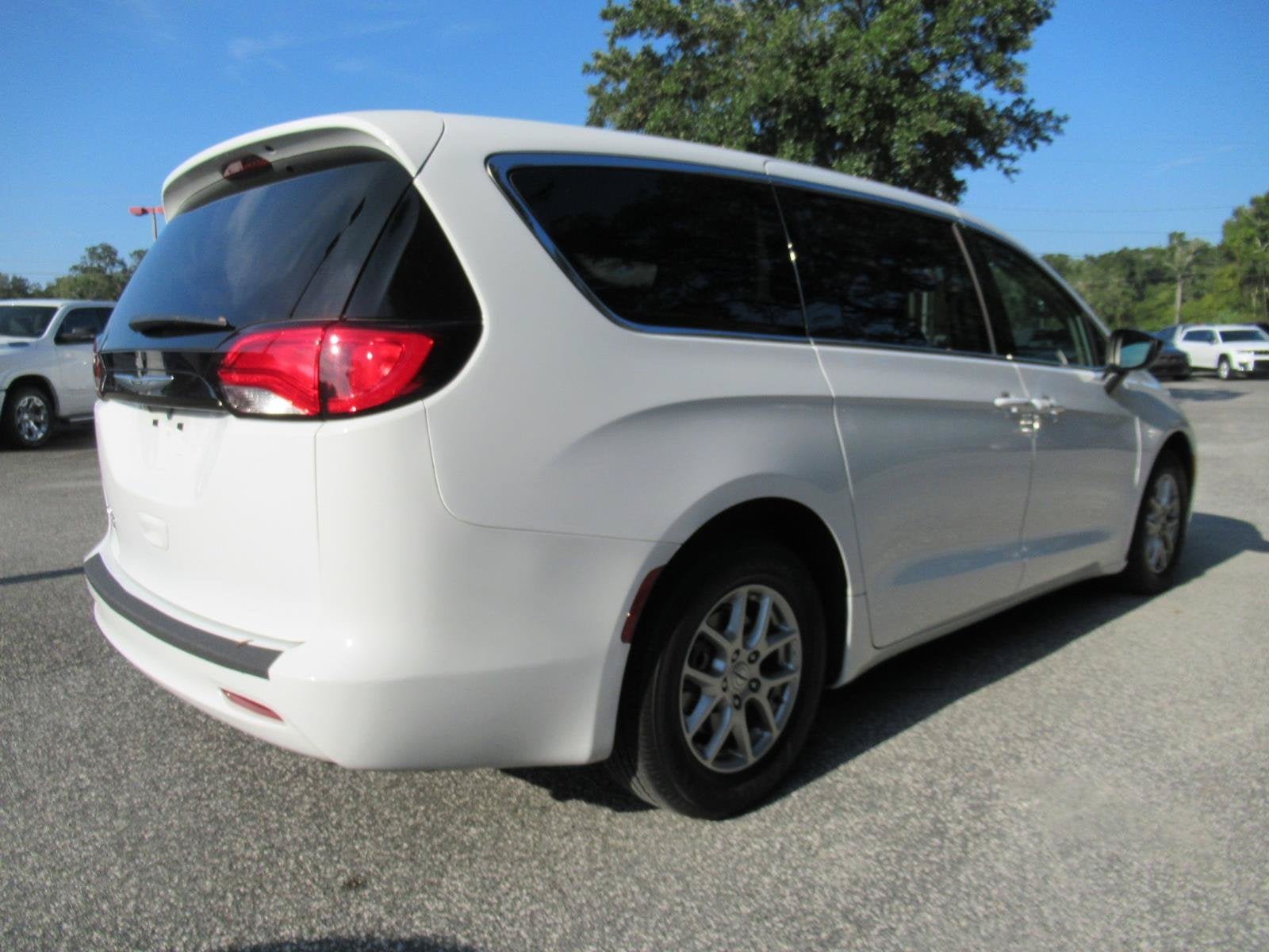 2024 Chrysler Voyager LX