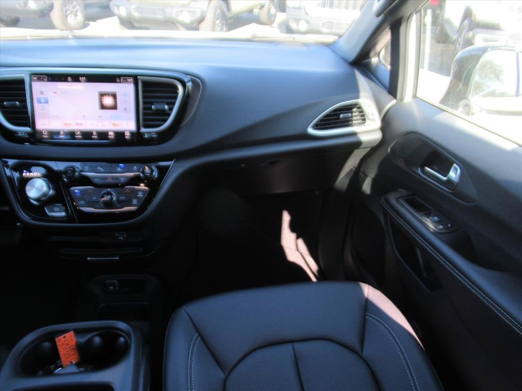 2026 Chrysler Voyager VOYAGER LX
