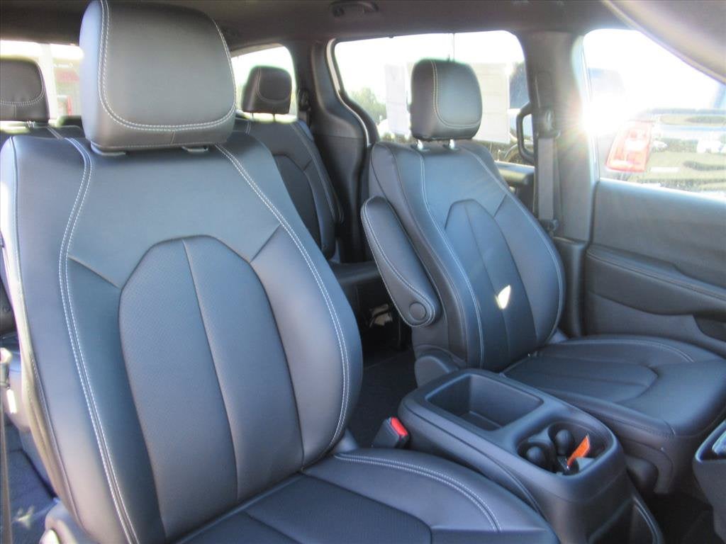 2026 Chrysler Voyager VOYAGER LX