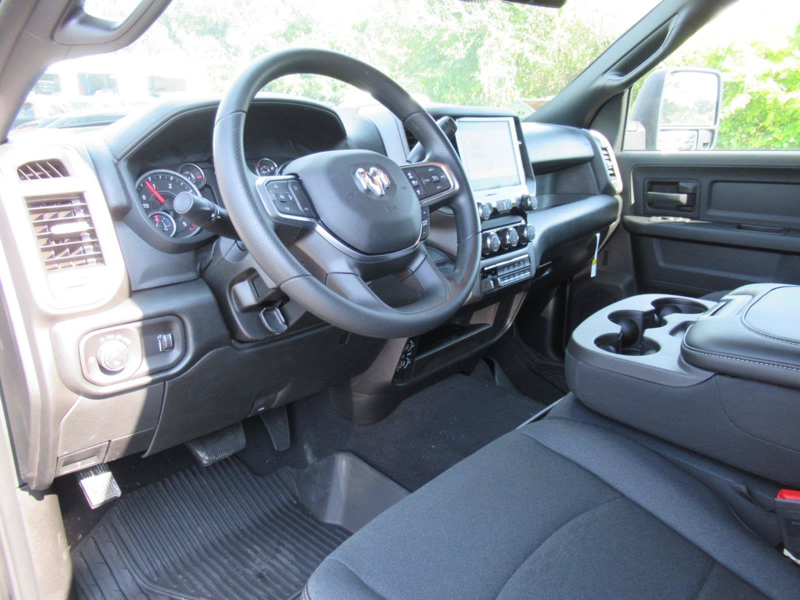 2027 RAM Ram 2500 RAM 2500 BLACK EXPRESS CREW CAB 4X4 6'4' BOX