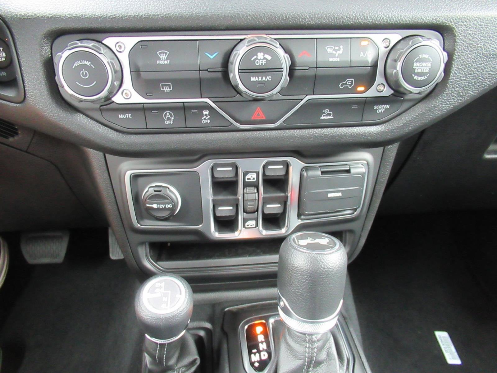 2027 Jeep Wrangler WRANGLER 4-DOOR SPORT S