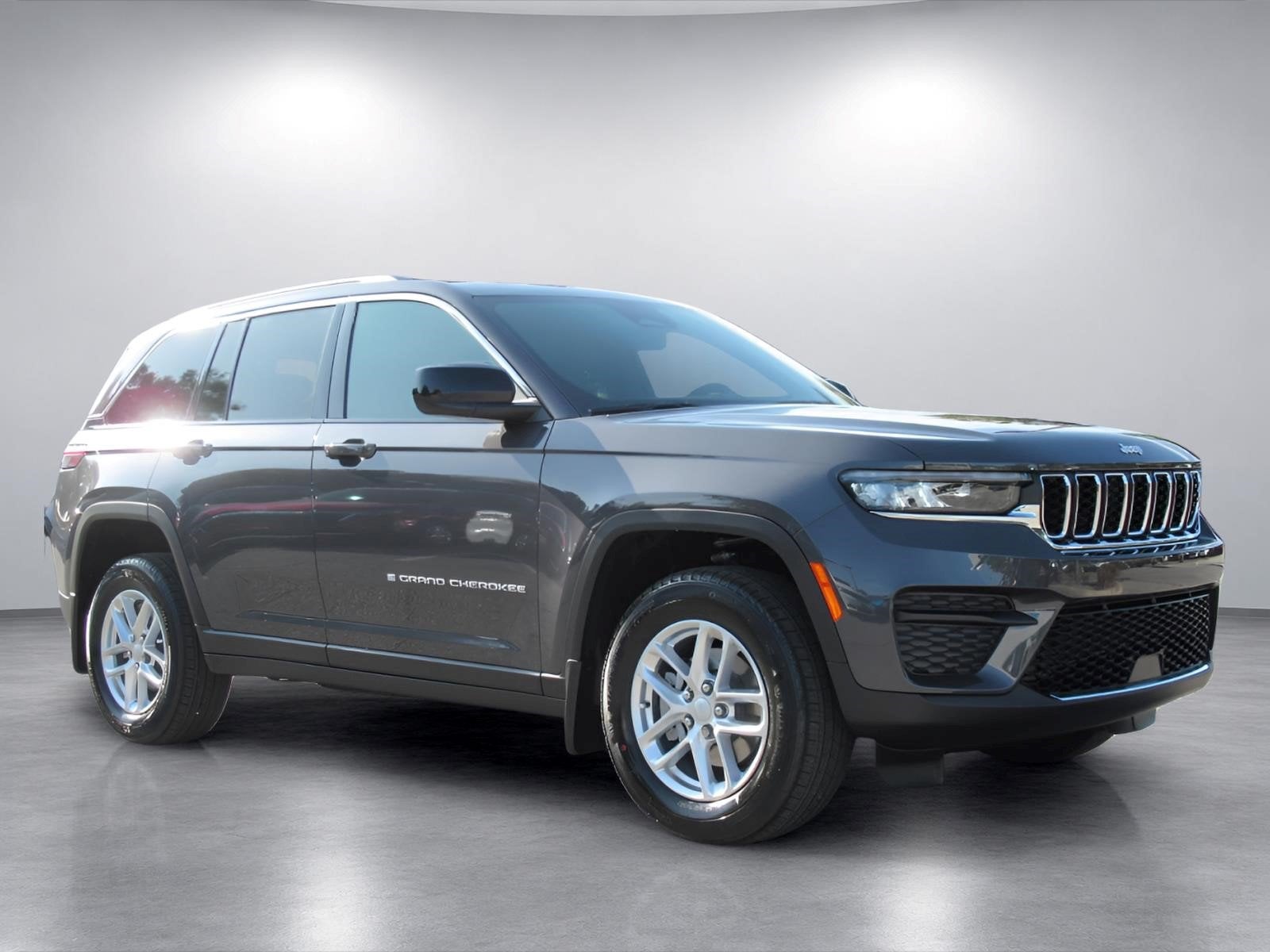 2026 Jeep Grand Cherokee GRAND CHEROKEE LAREDO X 4X2