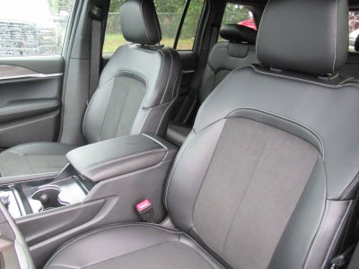 2027 Jeep Grand Cherokee GRAND CHEROKEE LAREDO ALTITUDE 4X2