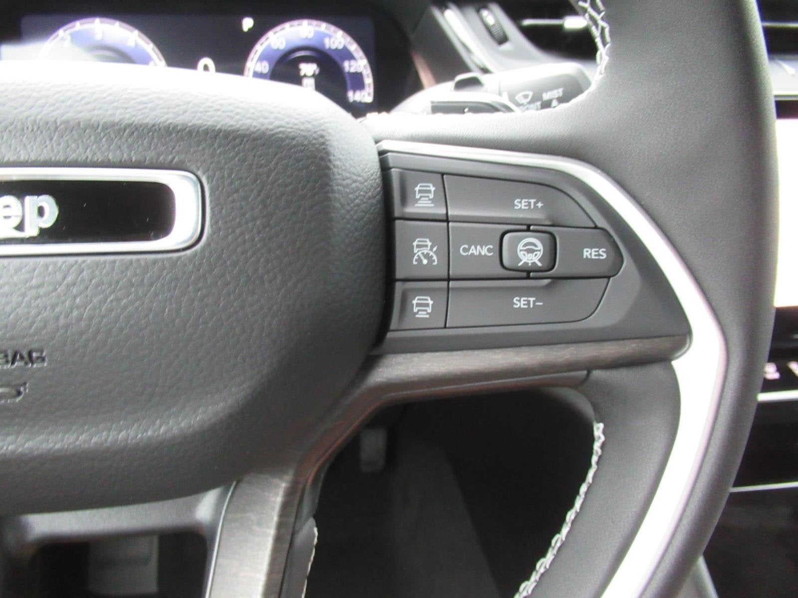 2027 Jeep Grand Cherokee GRAND CHEROKEE LAREDO ALTITUDE 4X2