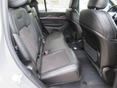 2027 Jeep Grand Cherokee GRAND CHEROKEE LAREDO ALTITUDE 4X2