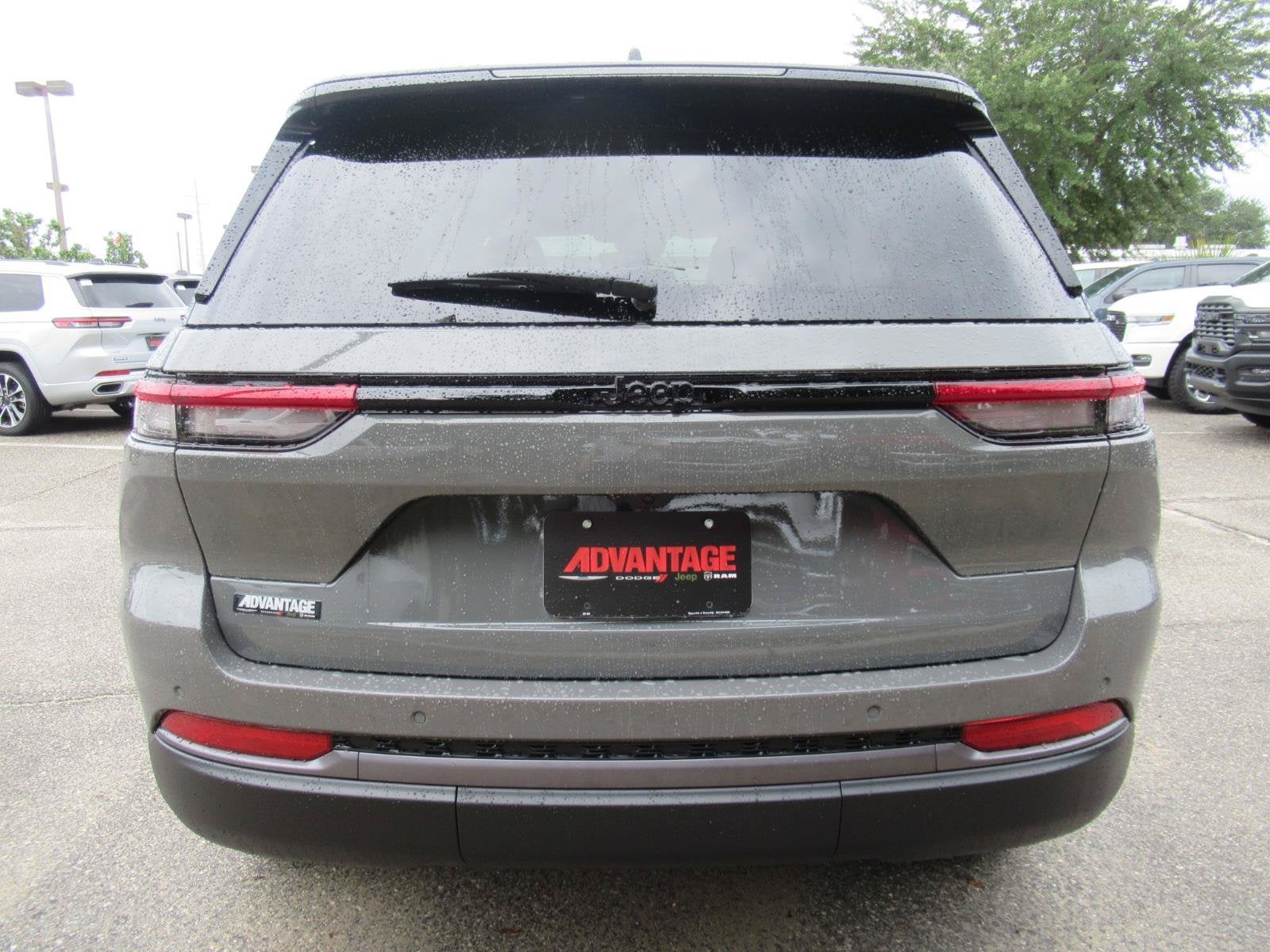 2027 Jeep Grand Cherokee GRAND CHEROKEE LAREDO ALTITUDE 4X2