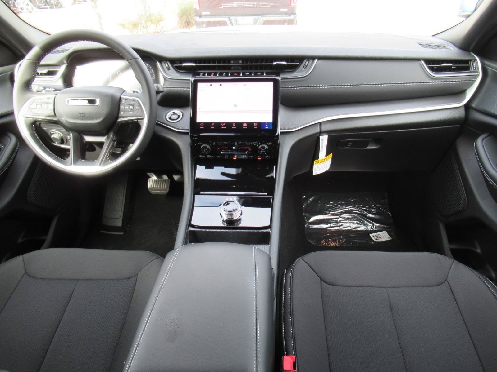 2027 Jeep Grand Cherokee GRAND CHEROKEE LAREDO X 4X4