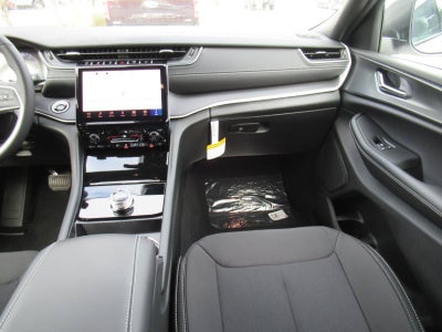 2027 Jeep Grand Cherokee GRAND CHEROKEE LAREDO X 4X4
