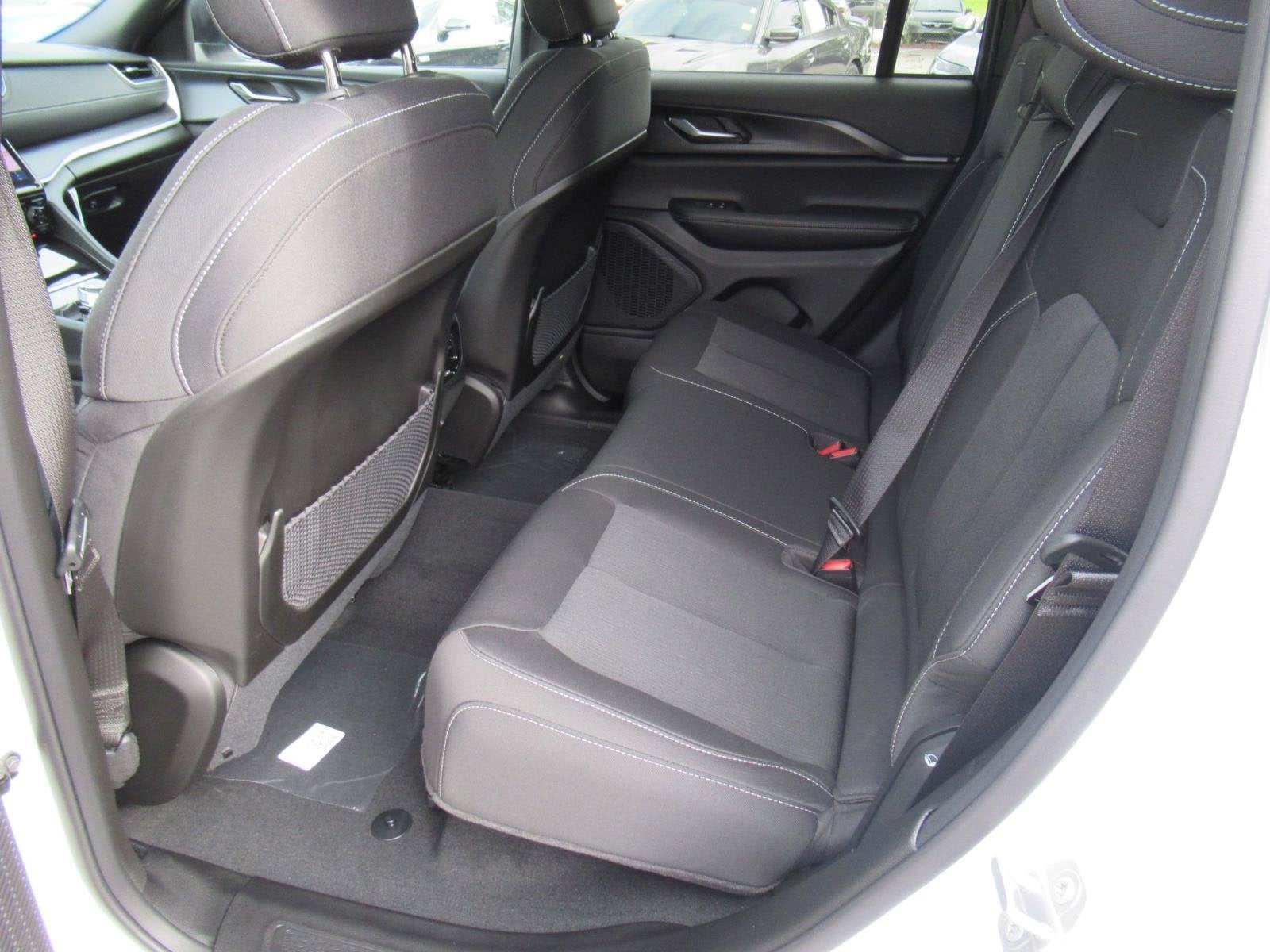 2027 Jeep Grand Cherokee GRAND CHEROKEE LAREDO X 4X4