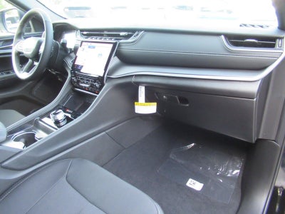 2027 Jeep Grand Cherokee GRAND CHEROKEE LAREDO X 4X4