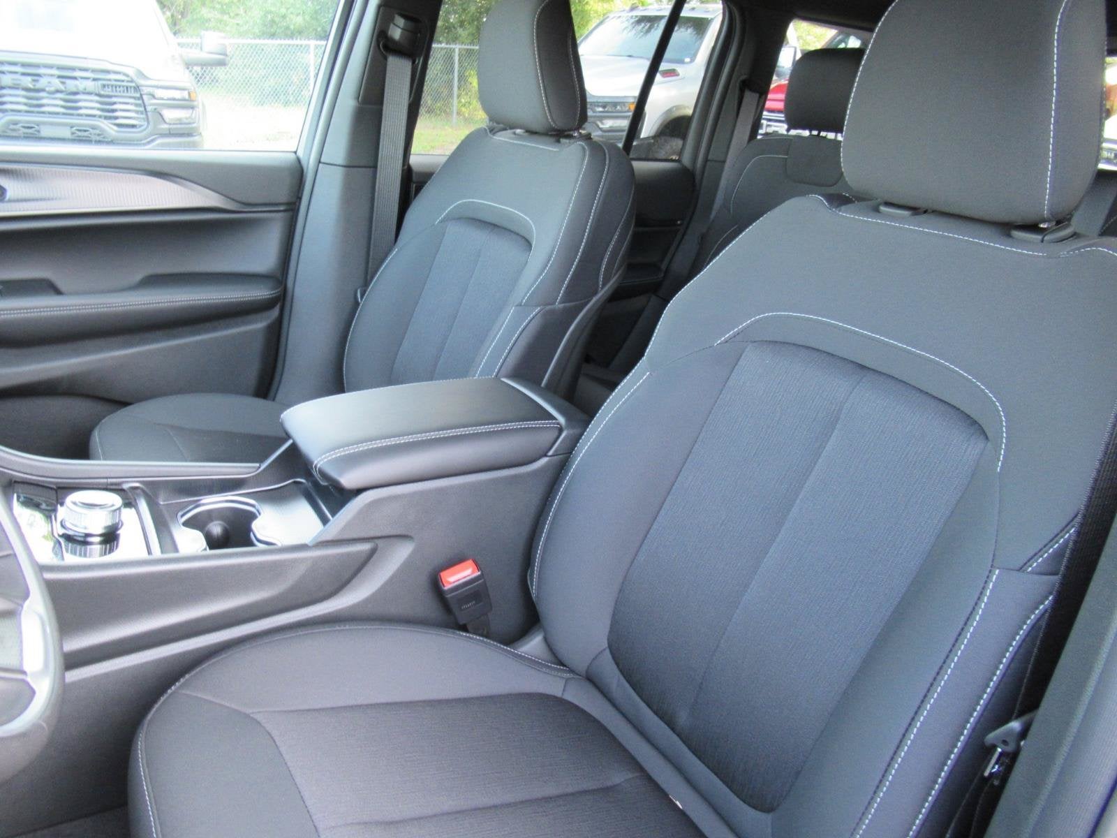 2027 Jeep Grand Cherokee GRAND CHEROKEE LAREDO X 4X4