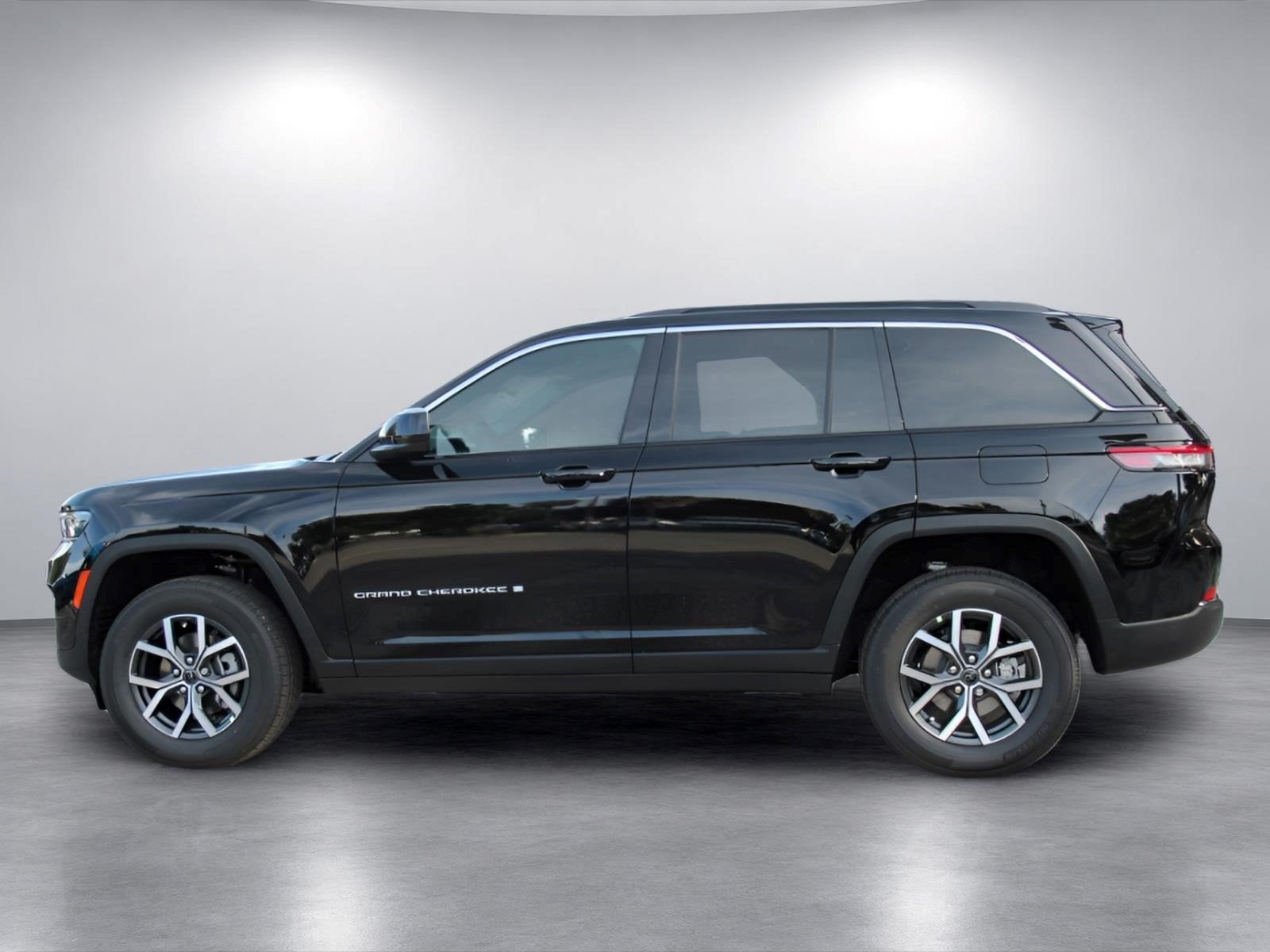 2027 Jeep Grand Cherokee GRAND CHEROKEE LAREDO X 4X4