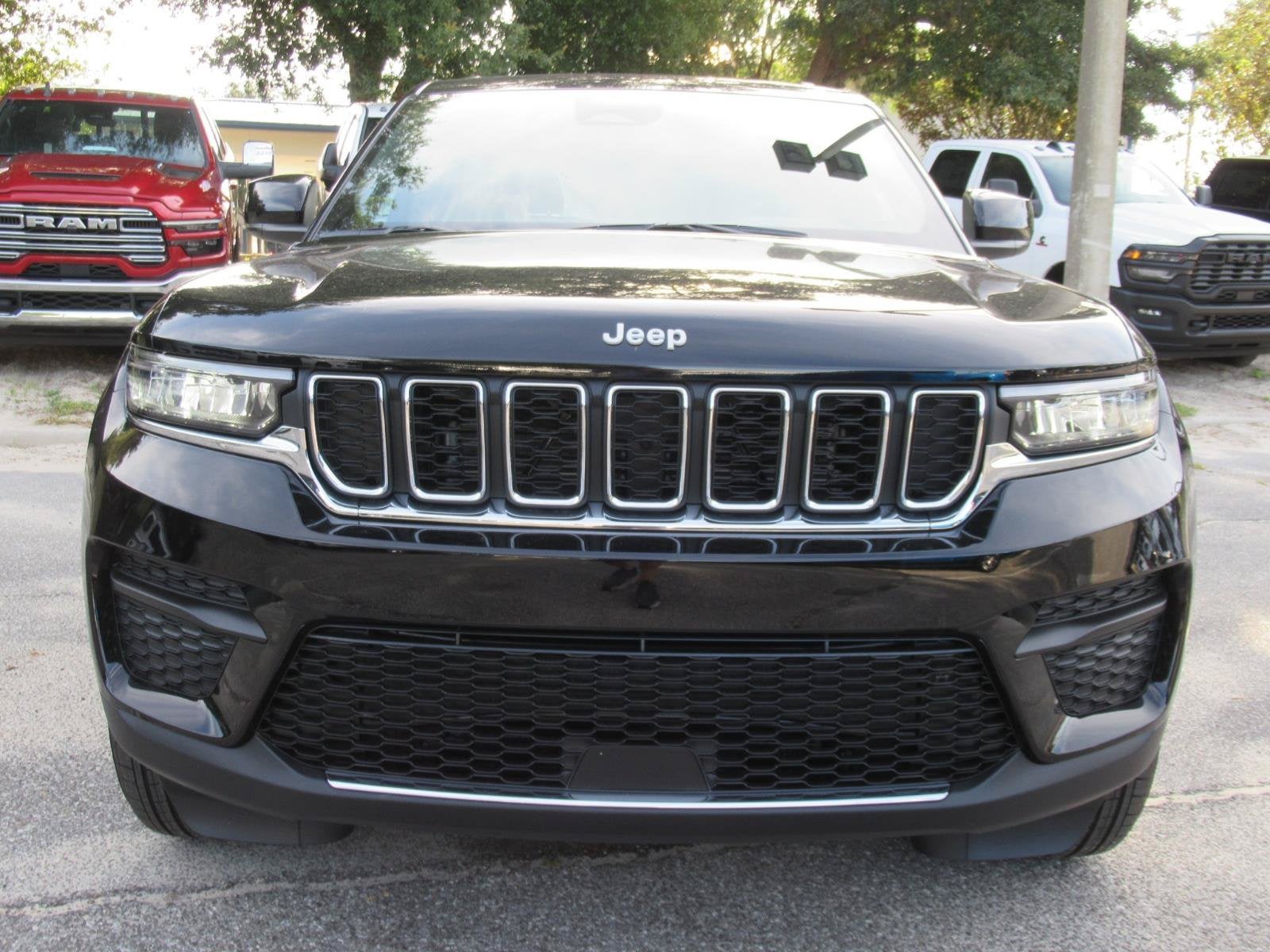 2027 Jeep Grand Cherokee GRAND CHEROKEE LAREDO X 4X4