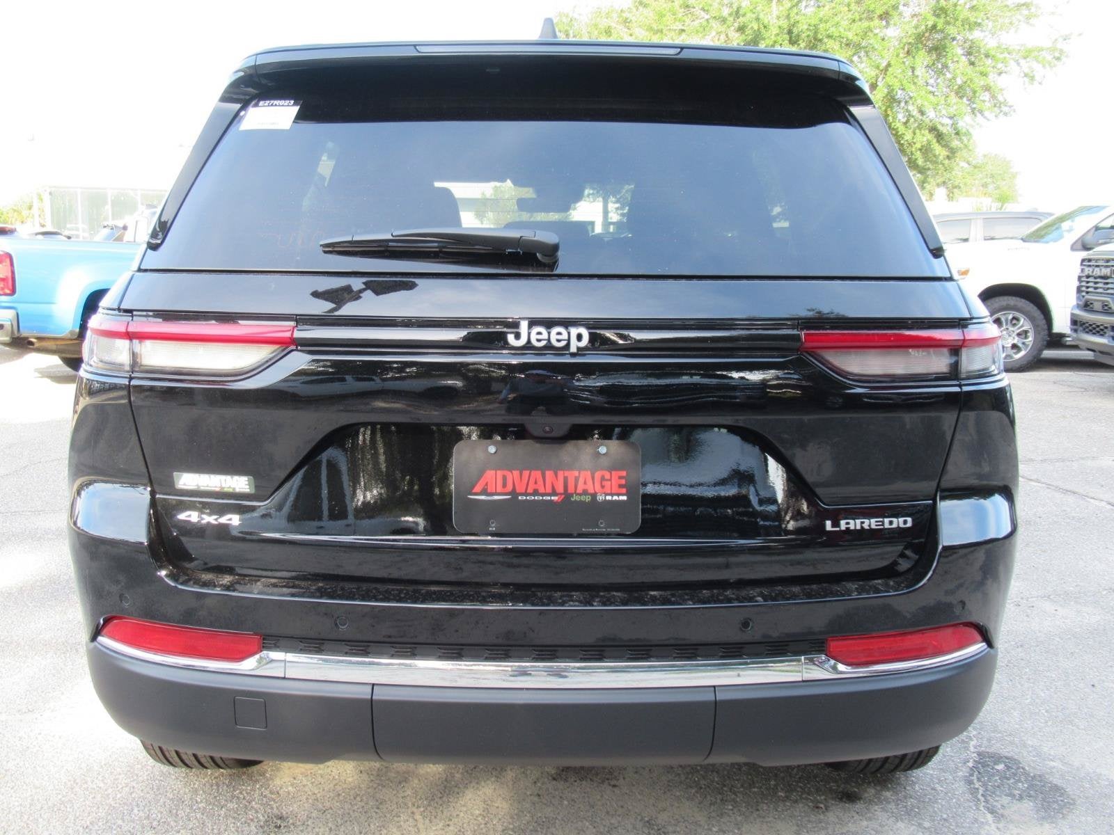 2027 Jeep Grand Cherokee GRAND CHEROKEE LAREDO X 4X4