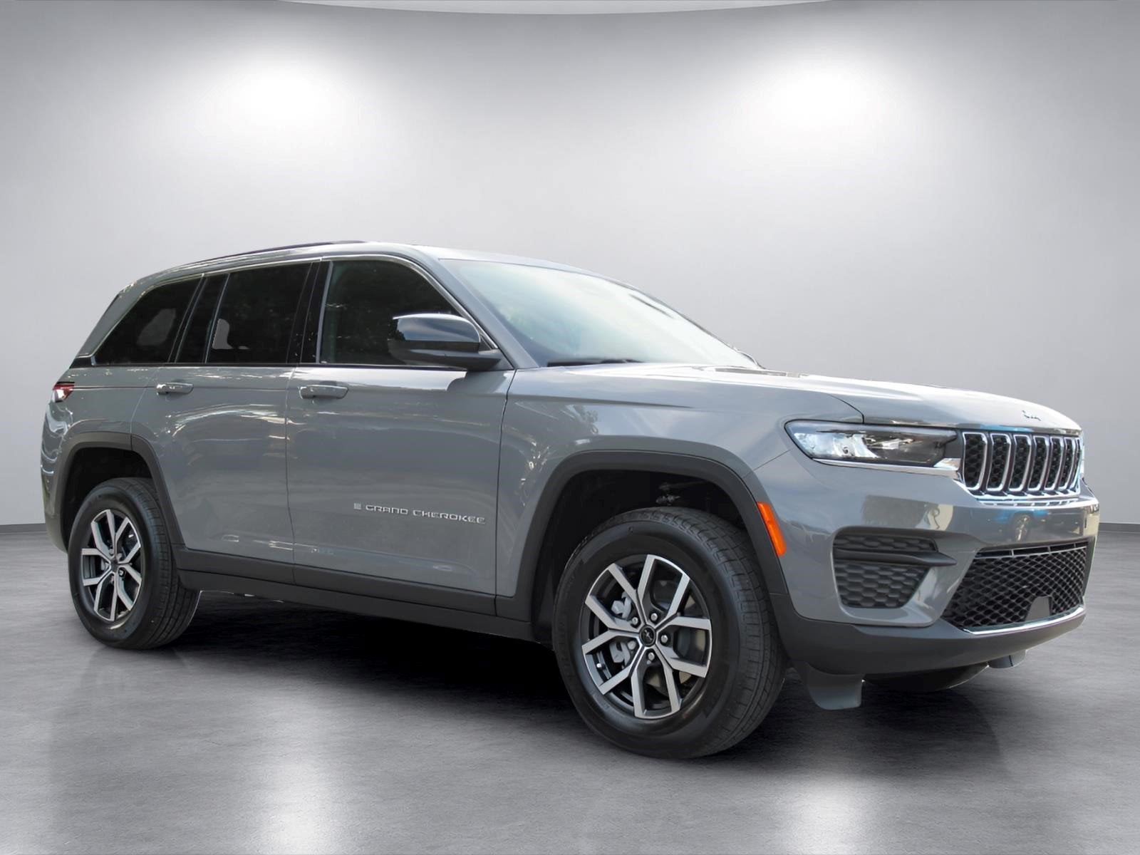 2027 Jeep Grand Cherokee GRAND CHEROKEE LAREDO X 4X4
