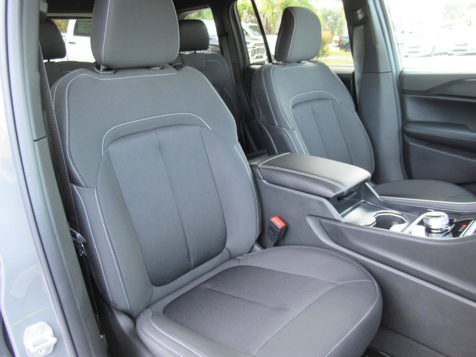 2027 Jeep Grand Cherokee GRAND CHEROKEE LAREDO X 4X4