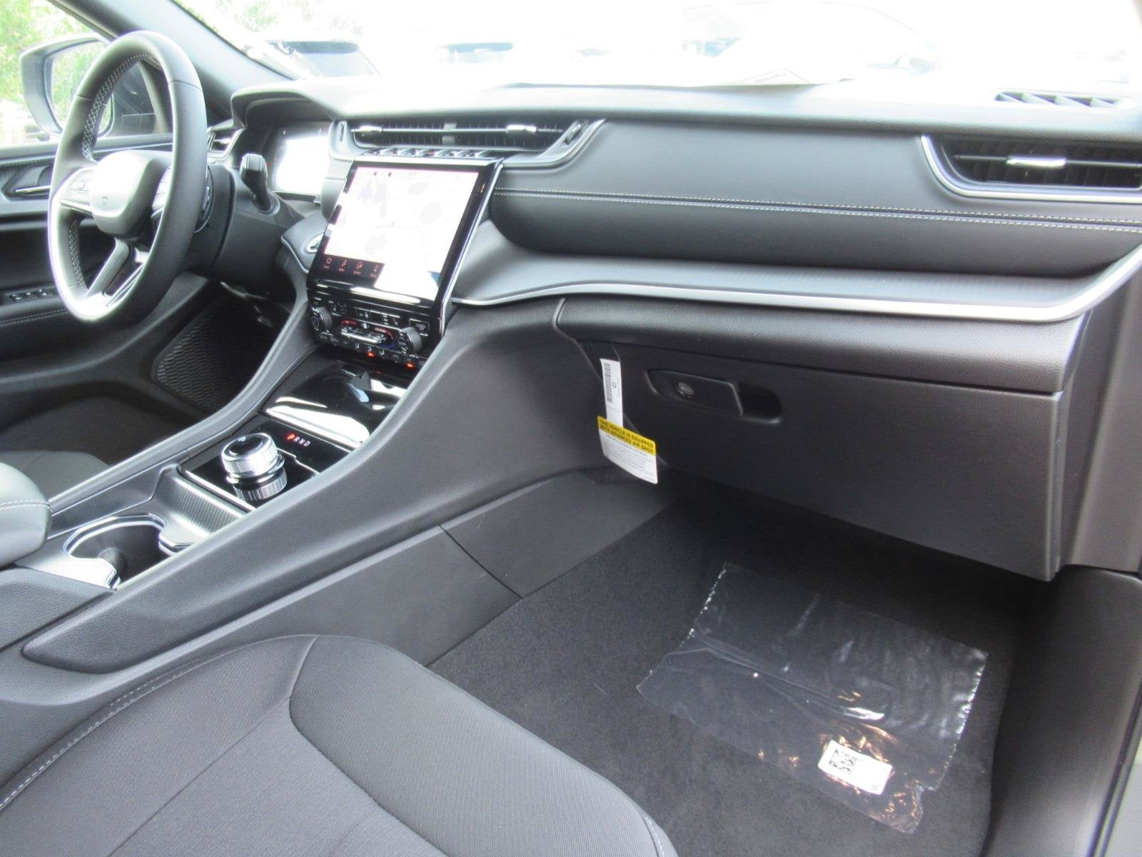 2027 Jeep Grand Cherokee GRAND CHEROKEE LAREDO X 4X4