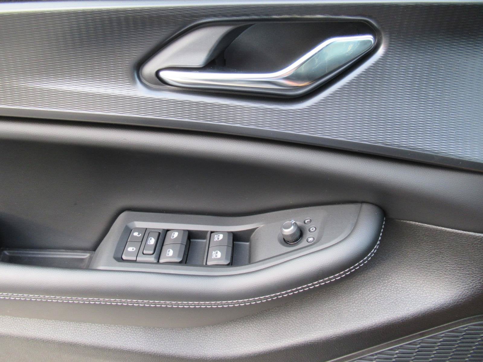 2027 Jeep Grand Cherokee GRAND CHEROKEE LAREDO X 4X4