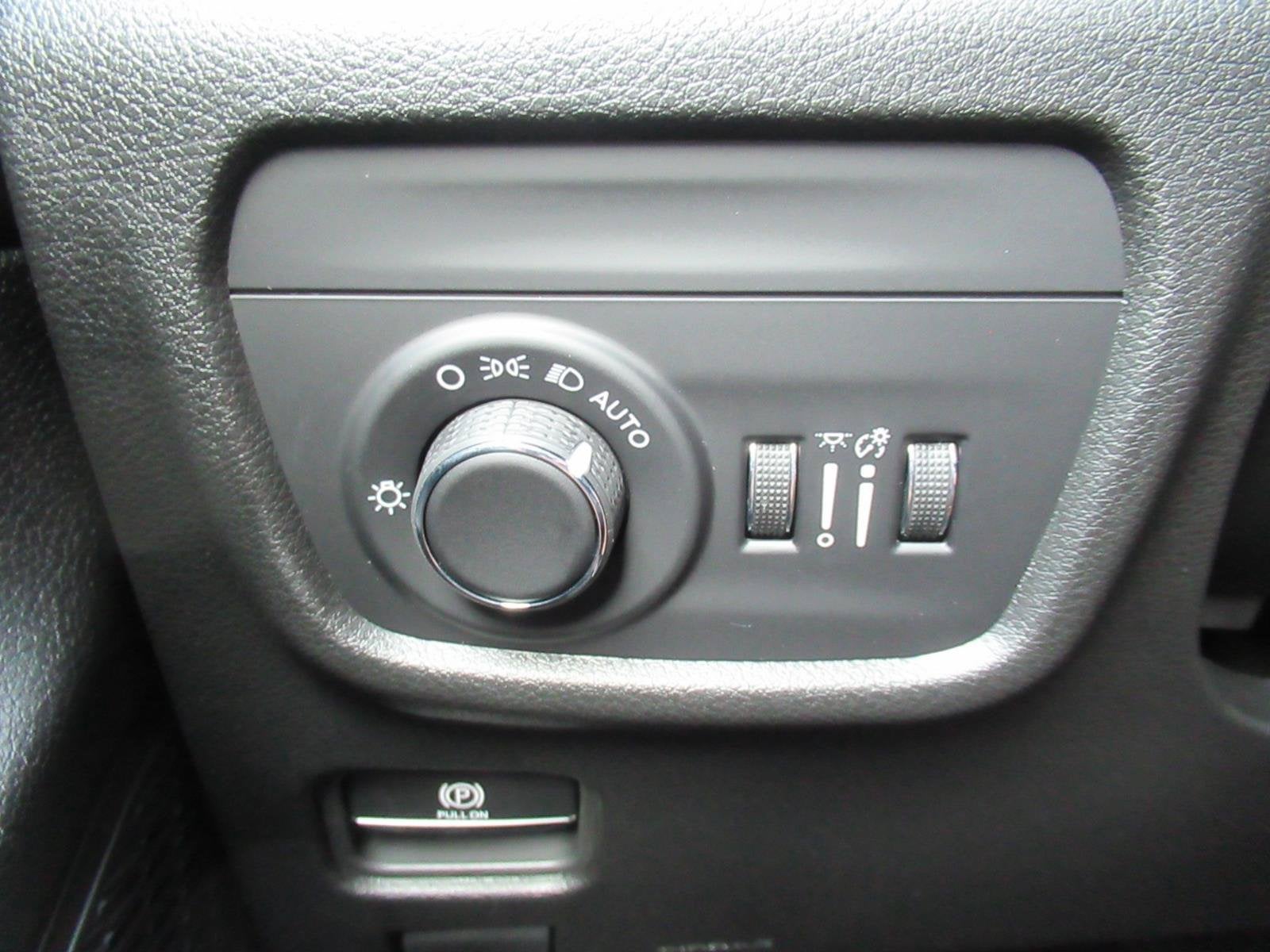 2027 Jeep Grand Cherokee GRAND CHEROKEE LAREDO X 4X4
