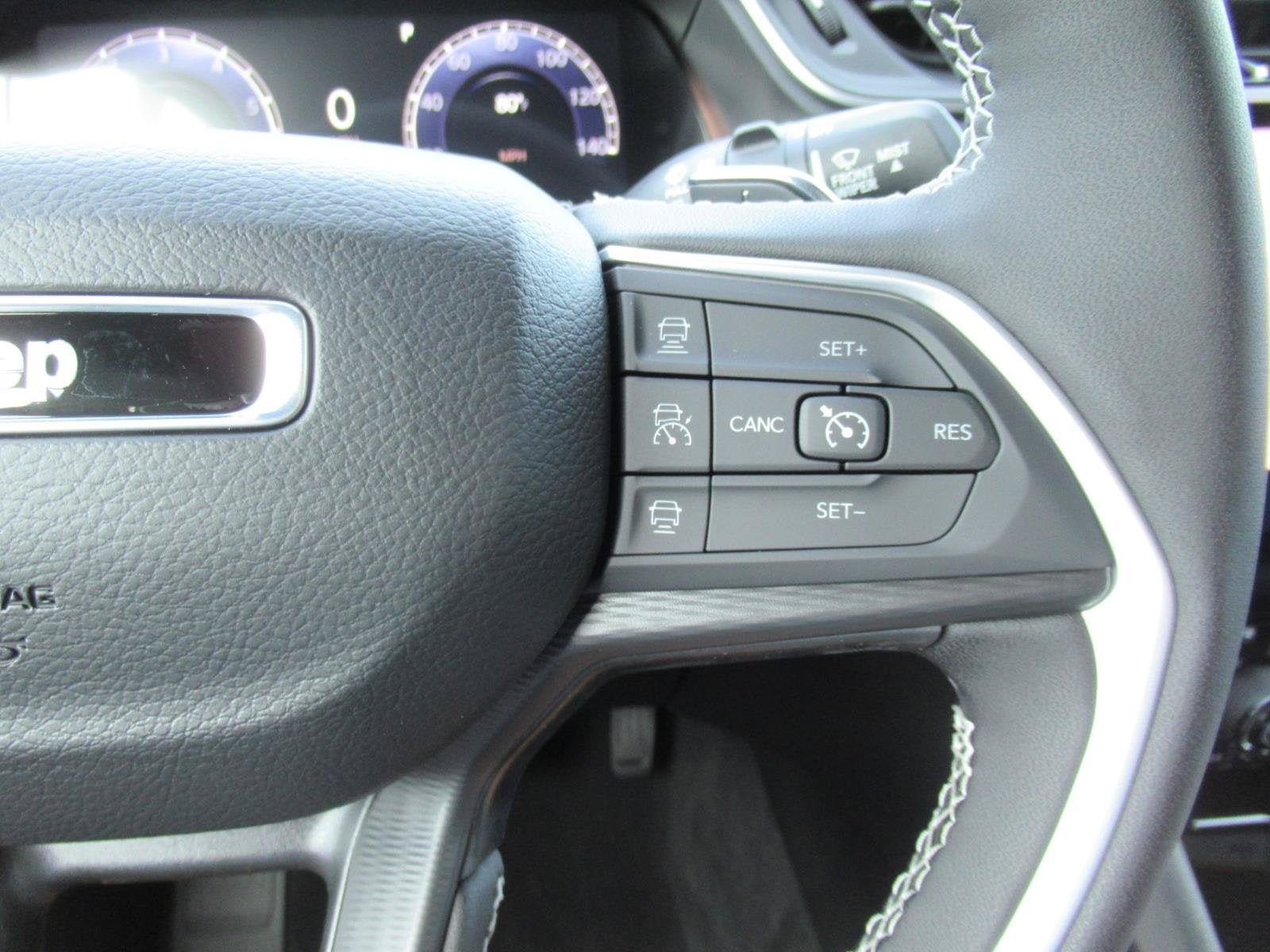 2027 Jeep Grand Cherokee GRAND CHEROKEE LAREDO X 4X4