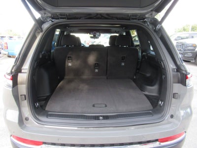 2027 Jeep Grand Cherokee GRAND CHEROKEE LAREDO X 4X4