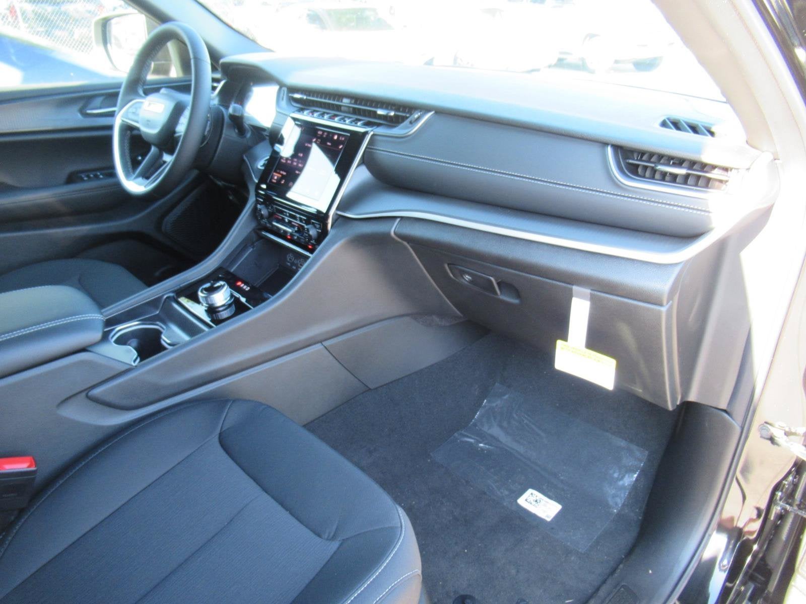 2026 Jeep Grand Cherokee GRAND CHEROKEE L LAREDO X 4X2