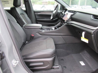 2027 Jeep Grand Cherokee GRAND CHEROKEE L LAREDO ALTITUDE 4X2