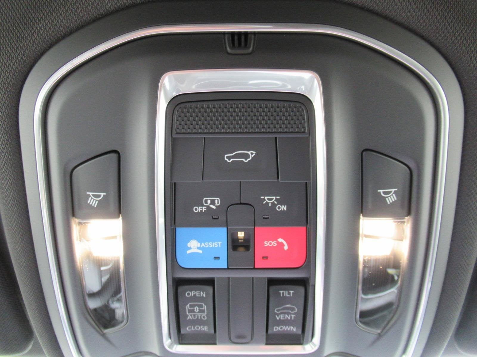2027 Jeep Grand Cherokee GRAND CHEROKEE L LAREDO ALTITUDE 4X2
