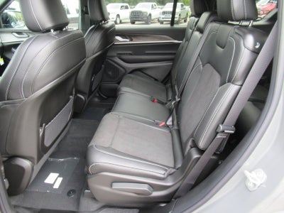 2027 Jeep Grand Cherokee GRAND CHEROKEE L LAREDO ALTITUDE 4X2