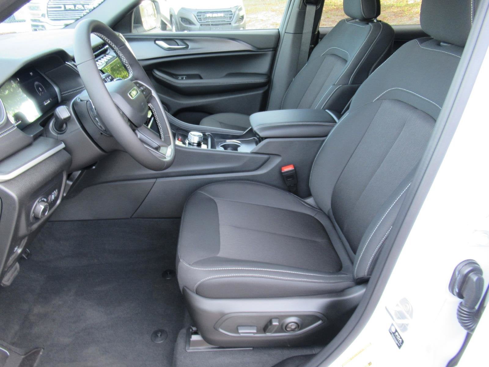 2026 Jeep Grand Cherokee GRAND CHEROKEE L LAREDO X 4X4