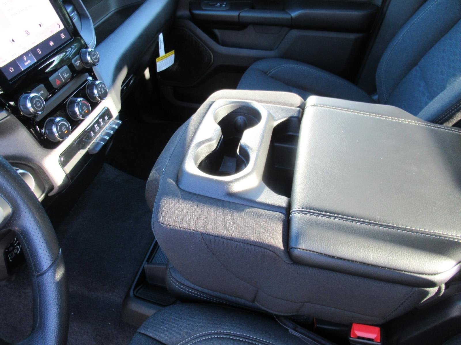 2027 RAM Ram 1500 RAM 1500 EXPRESS CREW CAB 4X2 5'7' BOX
