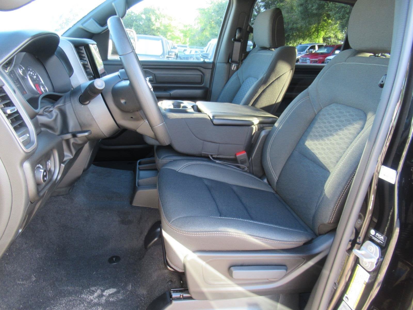 2027 RAM Ram 1500 RAM 1500 EXPRESS CREW CAB 4X2 5'7' BOX