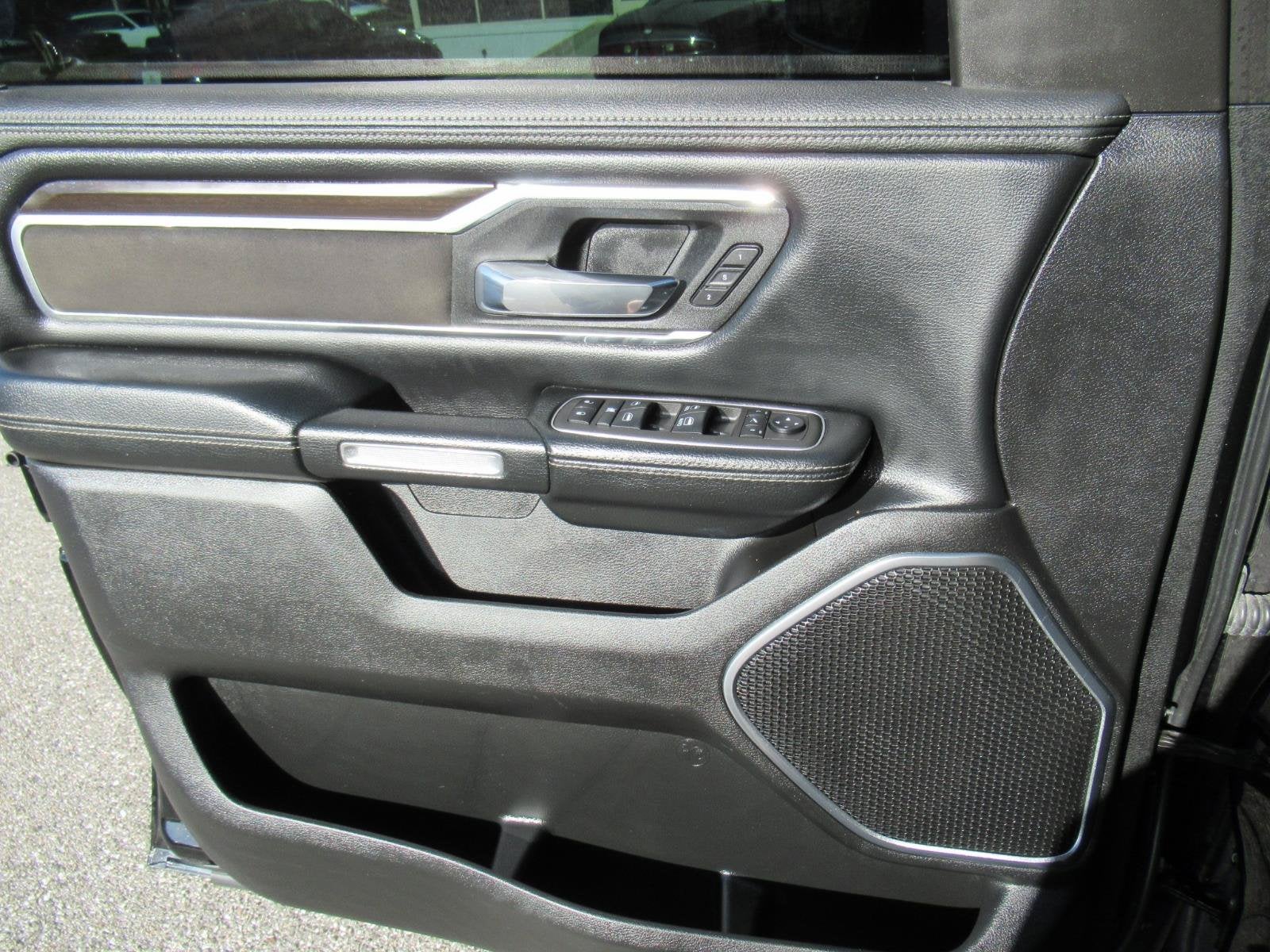 2022 RAM 1500 Laramie Crew Cab 4x2 5'7' Box