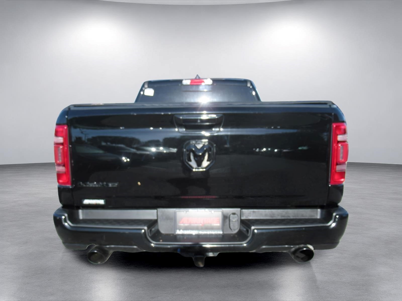2022 RAM 1500 Laramie Crew Cab 4x2 5'7' Box