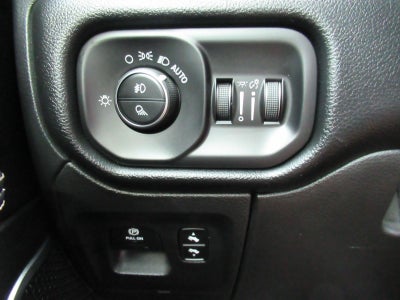 2020 RAM 1500 Laramie Crew Cab 4x2 5'7' Box