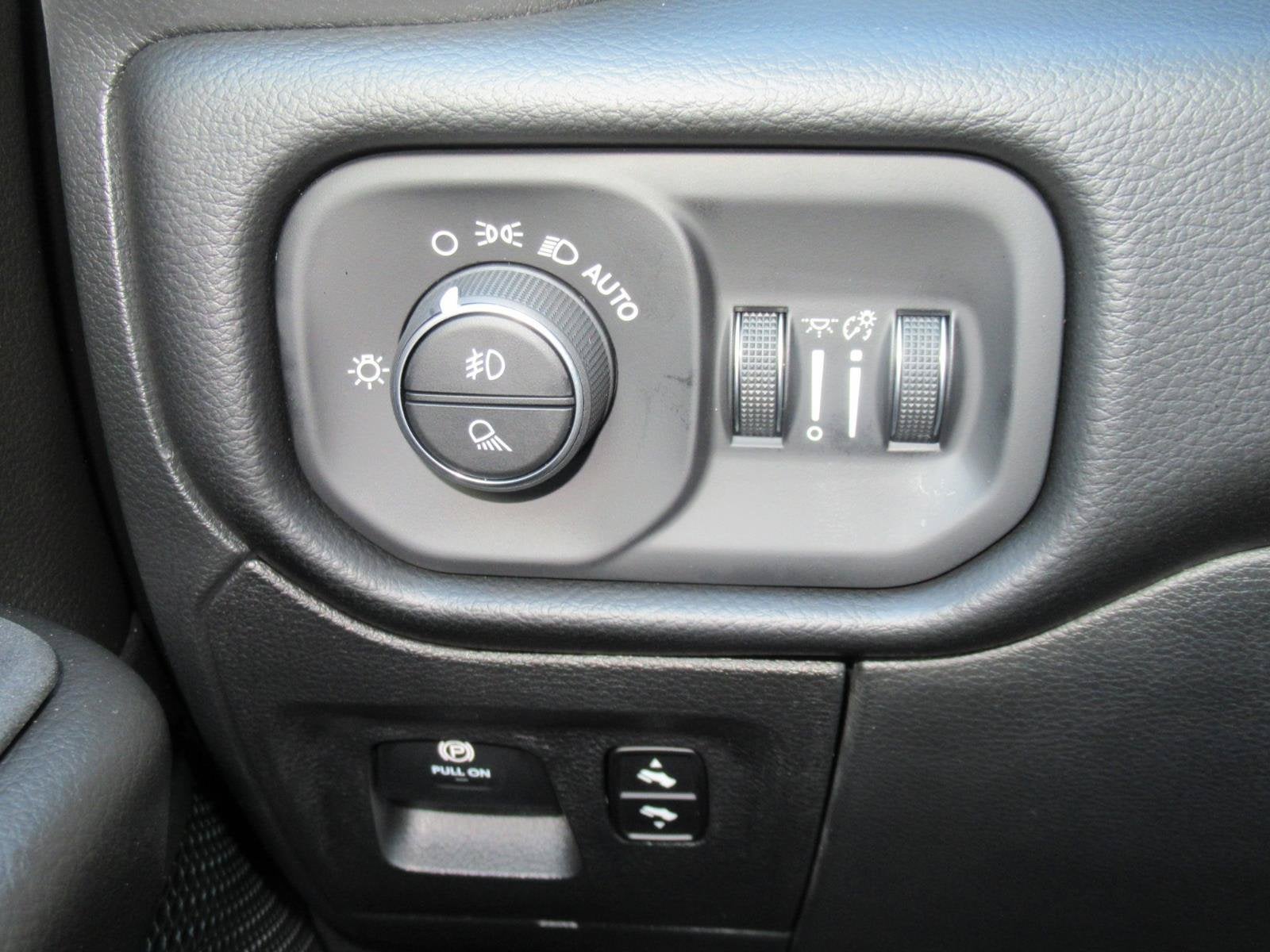 2027 RAM 1500 RAM 1500 BIG HORN CREW CAB 4X4 5'7' BOX